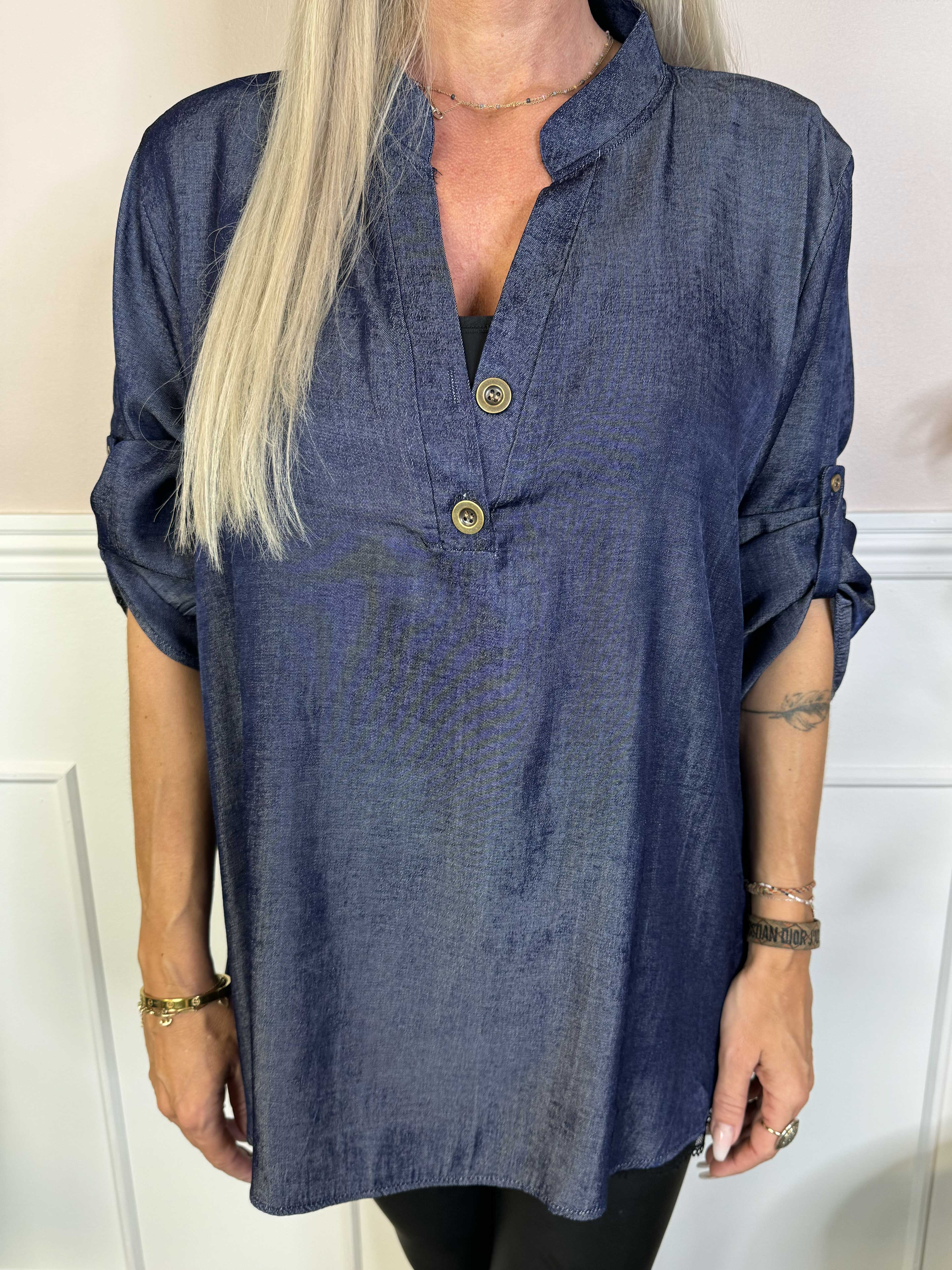 Ebba Denim - Sød skjorte i denim med guldknapper